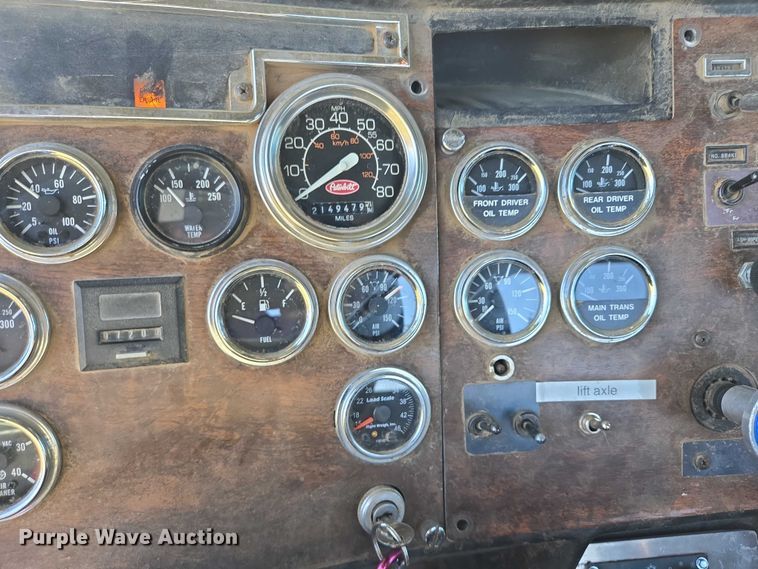 image for item DY1367 1996 Peterbilt 379 semi truck