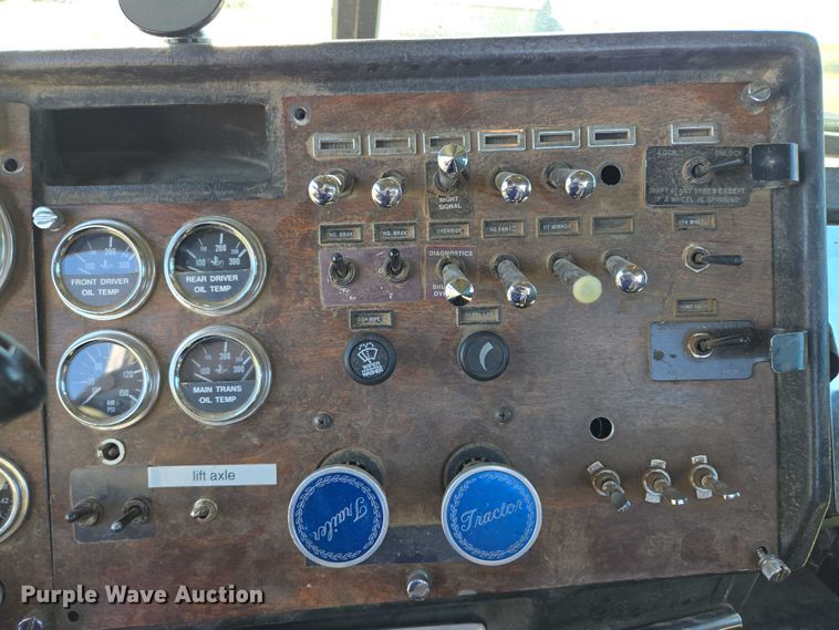 image for item DY1367 1996 Peterbilt 379 semi truck