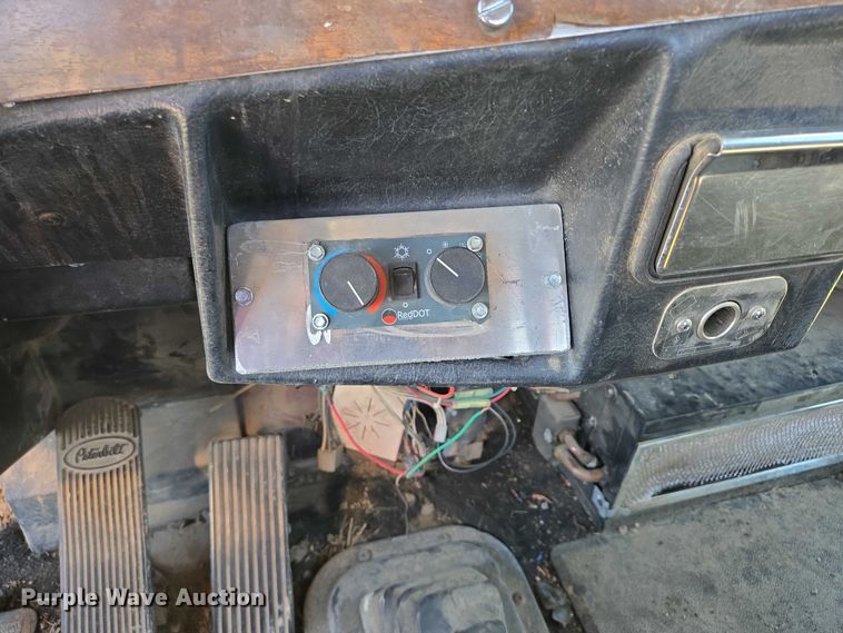 image for item DY1367 1996 Peterbilt 379 semi truck