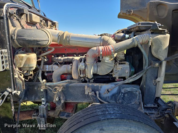 image for item DY1367 1996 Peterbilt 379 semi truck