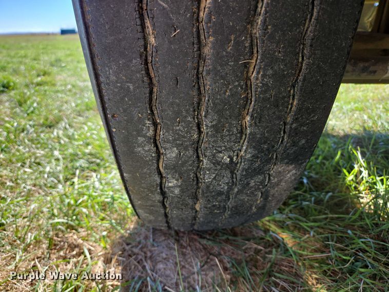 image for item DY1367 1996 Peterbilt 379 semi truck