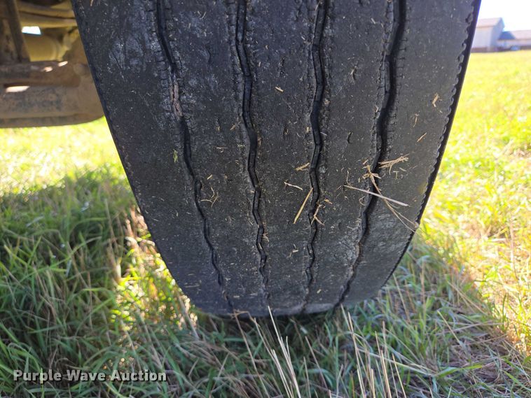 image for item DY1367 1996 Peterbilt 379 semi truck