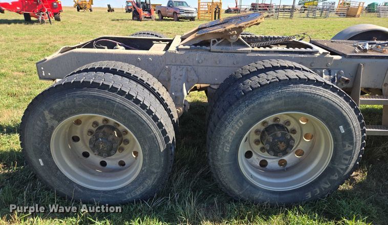 image for item DY1367 1996 Peterbilt 379 semi truck