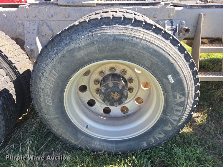 image for item DY1367 1996 Peterbilt 379 semi truck