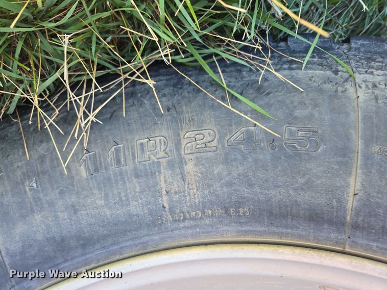 image for item DY1367 1996 Peterbilt 379 semi truck