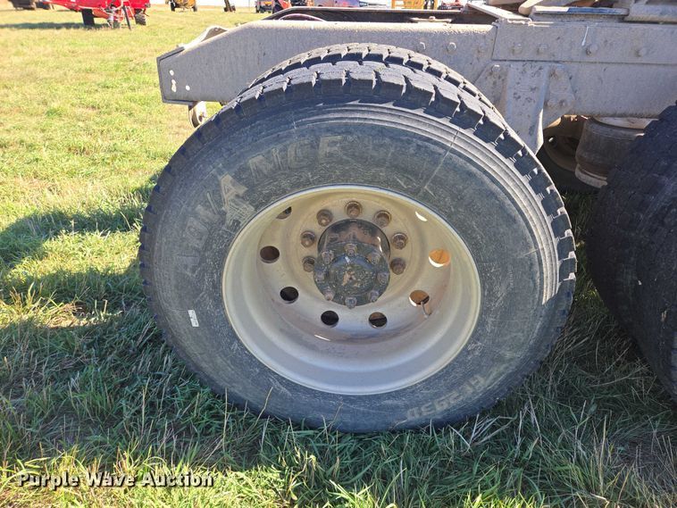 image for item DY1367 1996 Peterbilt 379 semi truck