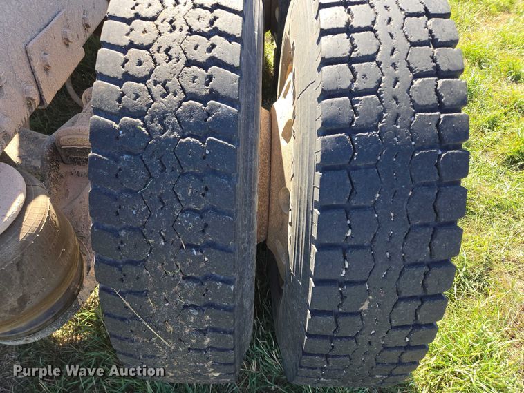 image for item DY1367 1996 Peterbilt 379 semi truck