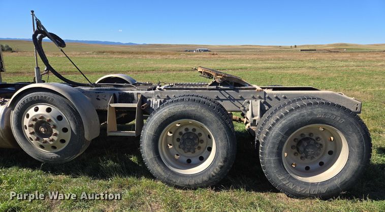 image for item DY1367 1996 Peterbilt 379 semi truck