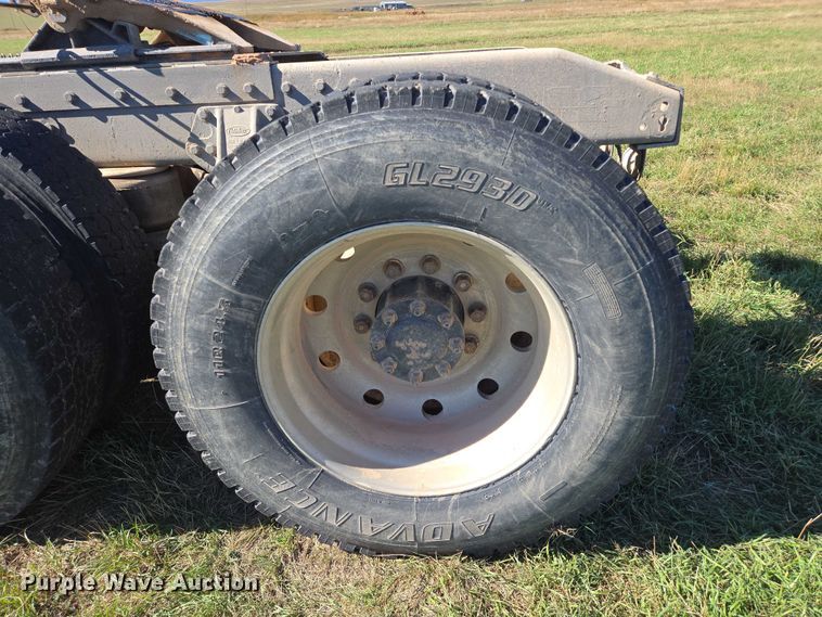 image for item DY1367 1996 Peterbilt 379 semi truck