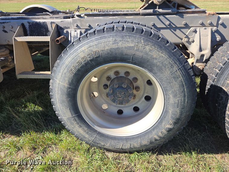 image for item DY1367 1996 Peterbilt 379 semi truck