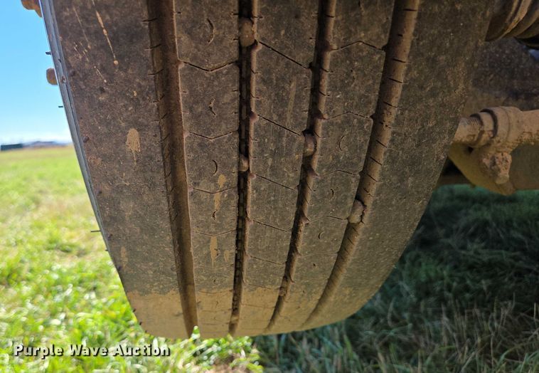 image for item DY1367 1996 Peterbilt 379 semi truck