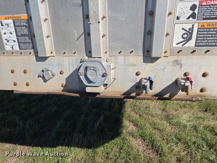 image for item DY1368 2009 Wilson livestock trailer