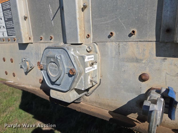 image for item DY1368 2009 Wilson livestock trailer