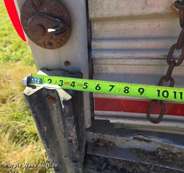 image for item DY1368 2009 Wilson livestock trailer