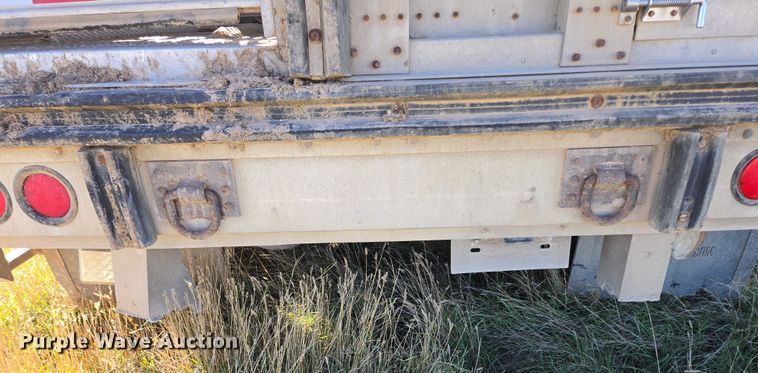 image for item DY1368 2009 Wilson livestock trailer