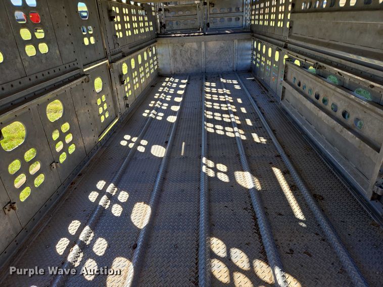 image for item DY1368 2009 Wilson livestock trailer