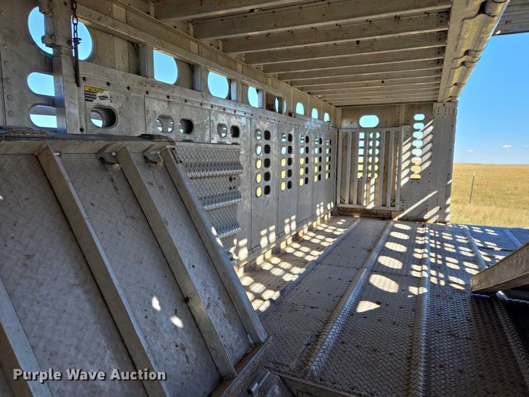 image for item DY1368 2009 Wilson livestock trailer