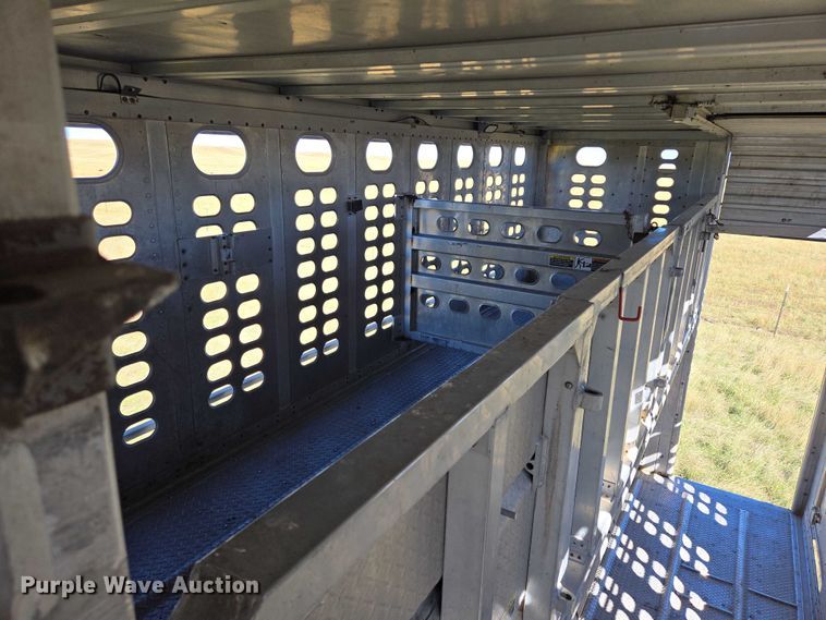 image for item DY1368 2009 Wilson livestock trailer