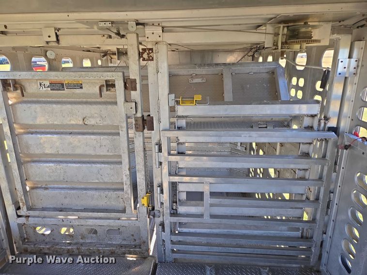 image for item DY1368 2009 Wilson livestock trailer