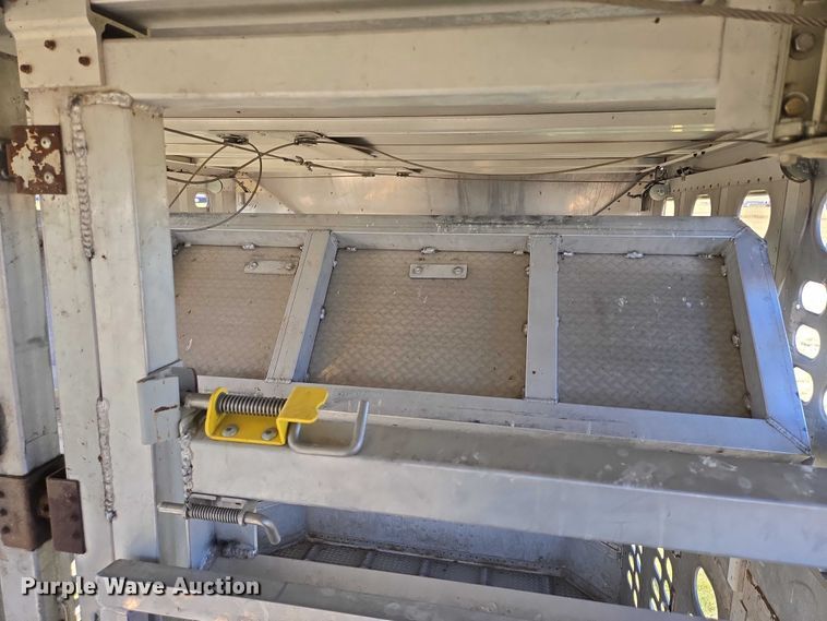 image for item DY1368 2009 Wilson livestock trailer