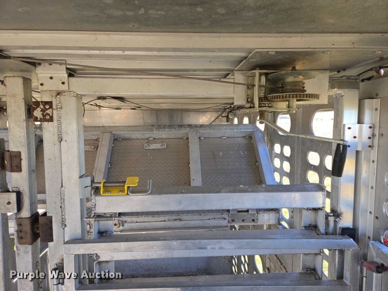 image for item DY1368 2009 Wilson livestock trailer