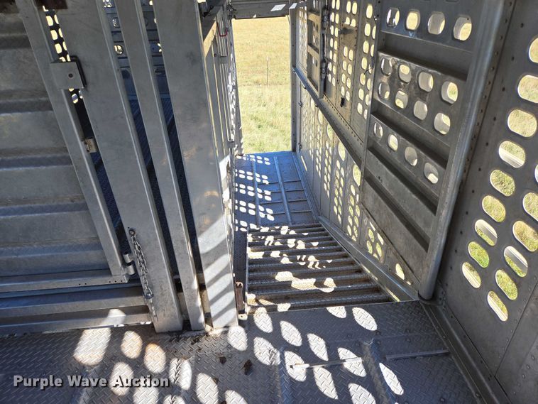 image for item DY1368 2009 Wilson livestock trailer