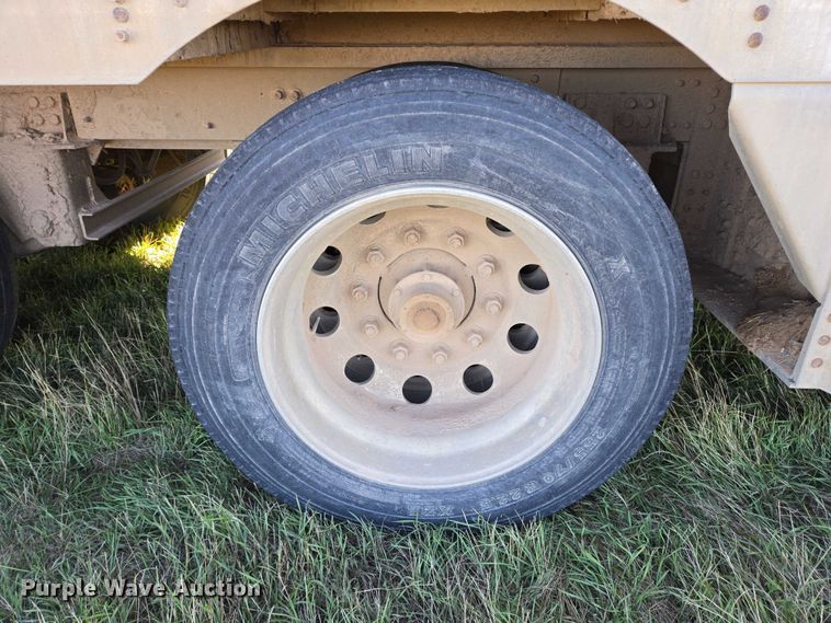 image for item DY1368 2009 Wilson livestock trailer
