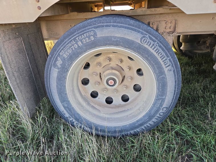 image for item DY1368 2009 Wilson livestock trailer