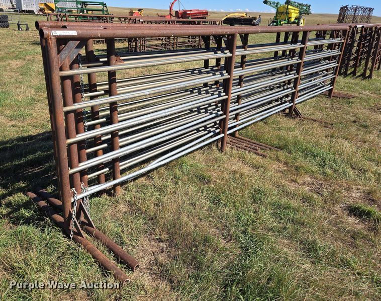 image for item DY1374 (7) livestock panels