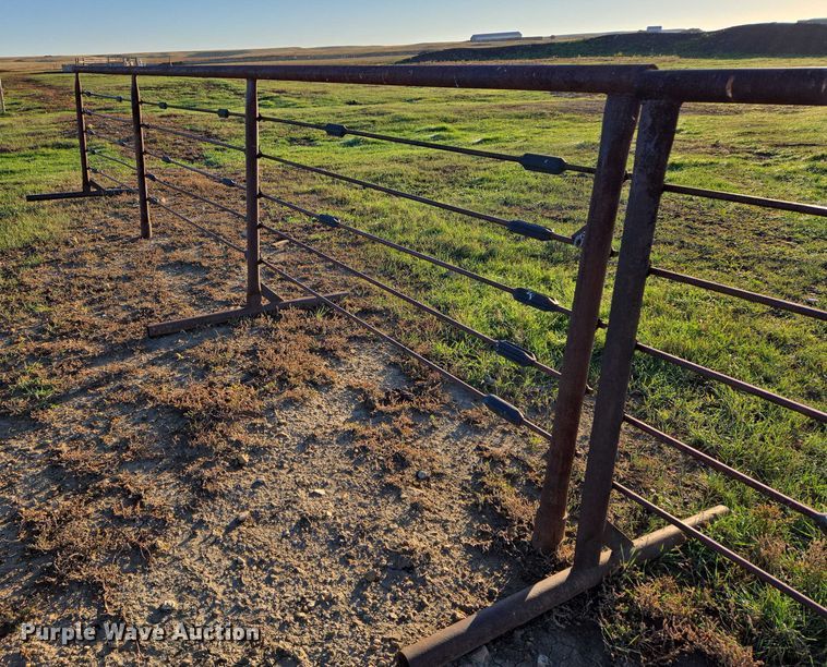 image for item DY1375 (17) livestock panels