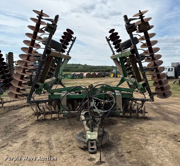 image for item DY8253 John Deere 630 tandem disk