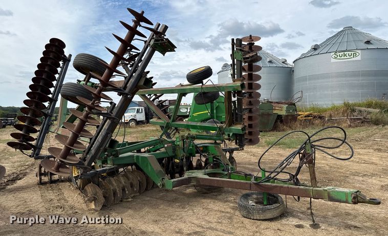 image for item DY8253 John Deere 630 tandem disk