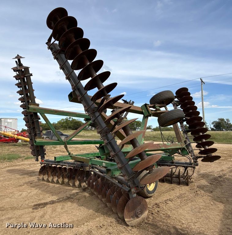 image for item DY8253 John Deere 630 tandem disk