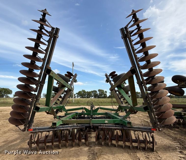 image for item DY8253 John Deere 630 tandem disk