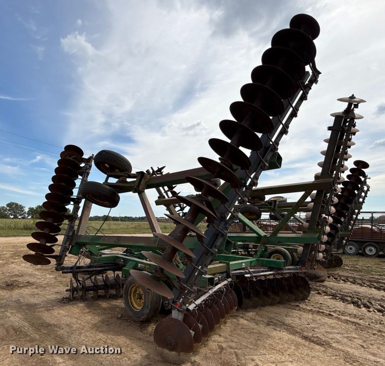 image for item DY8253 John Deere 630 tandem disk