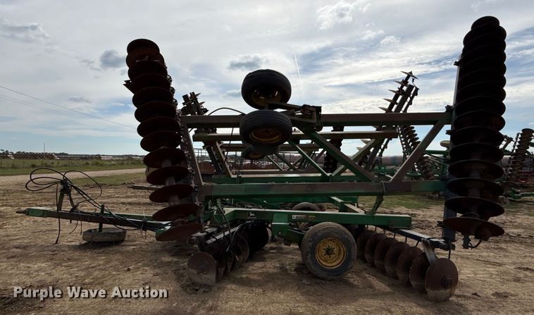 image for item DY8253 John Deere 630 tandem disk