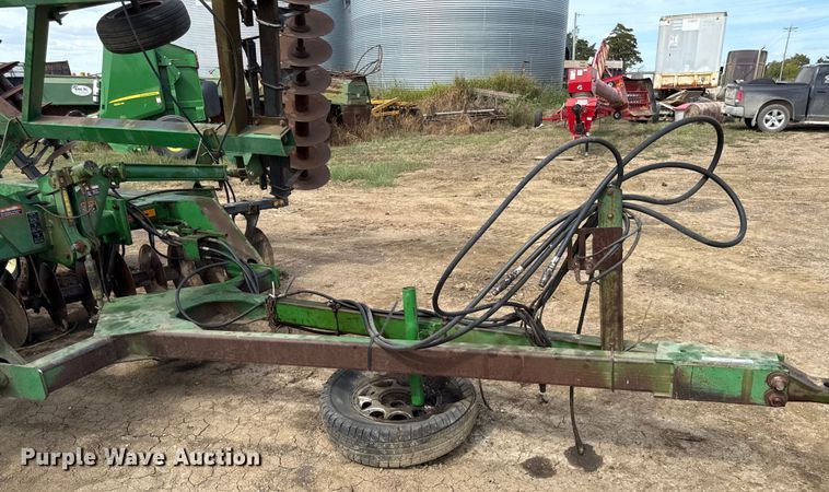 image for item DY8253 John Deere 630 tandem disk