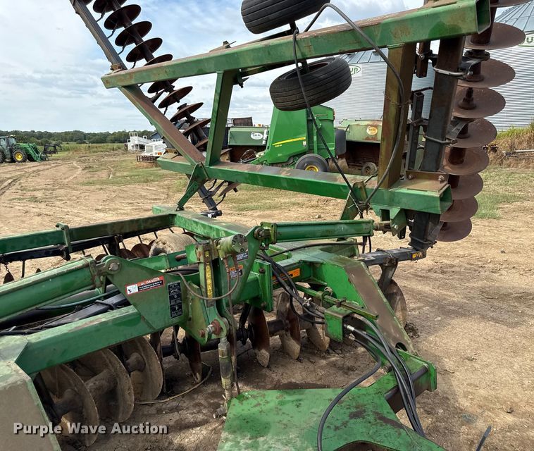 image for item DY8253 John Deere 630 tandem disk