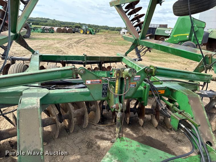 image for item DY8253 John Deere 630 tandem disk