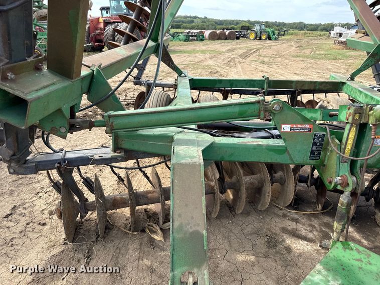 image for item DY8253 John Deere 630 tandem disk