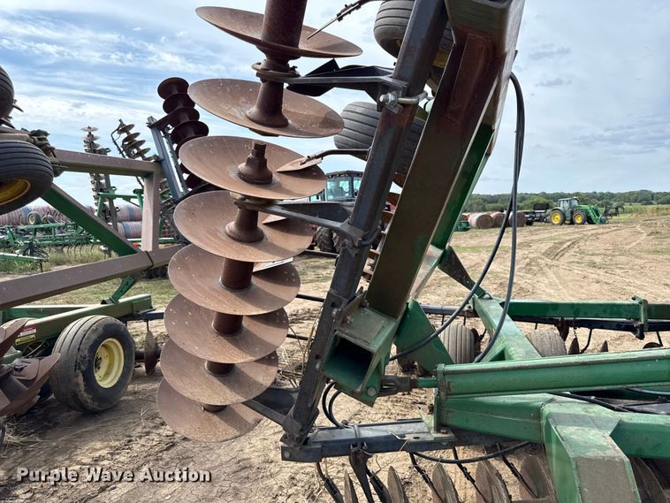 image for item DY8253 John Deere 630 tandem disk