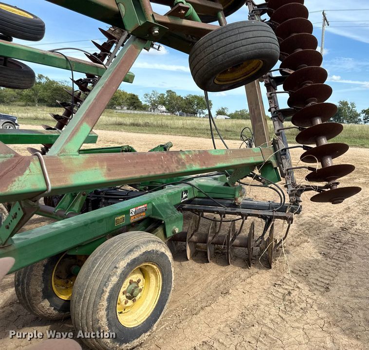 image for item DY8253 John Deere 630 tandem disk