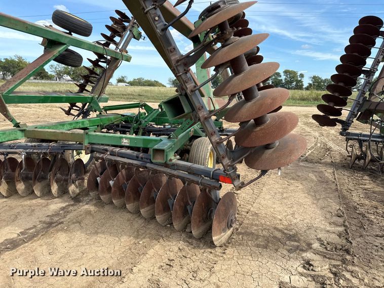 image for item DY8253 John Deere 630 tandem disk