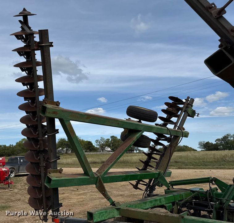 image for item DY8253 John Deere 630 tandem disk