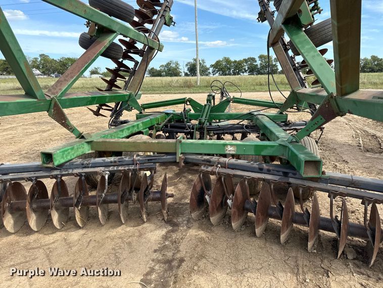 image for item DY8253 John Deere 630 tandem disk