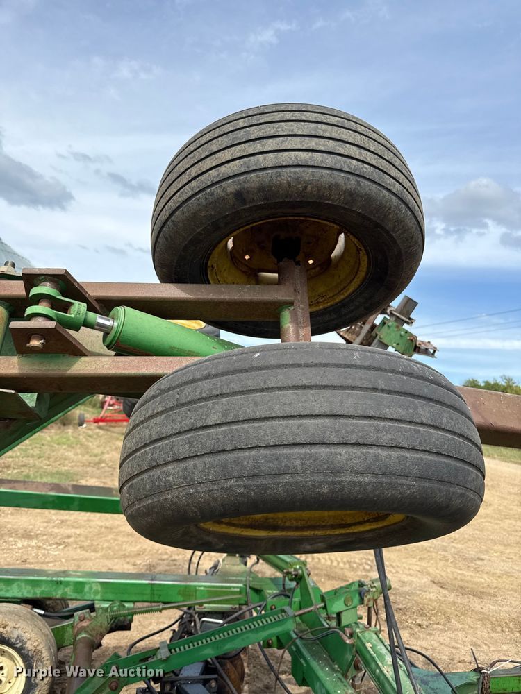 image for item DY8253 John Deere 630 tandem disk