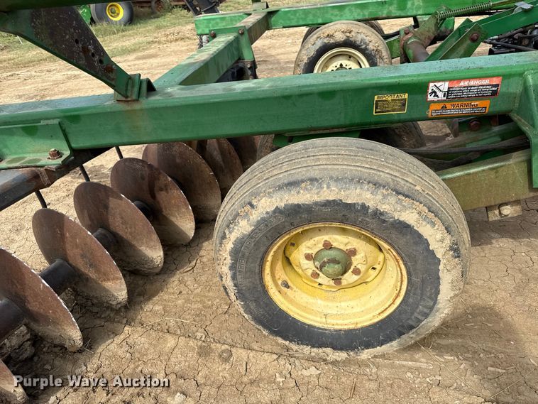 image for item DY8253 John Deere 630 tandem disk