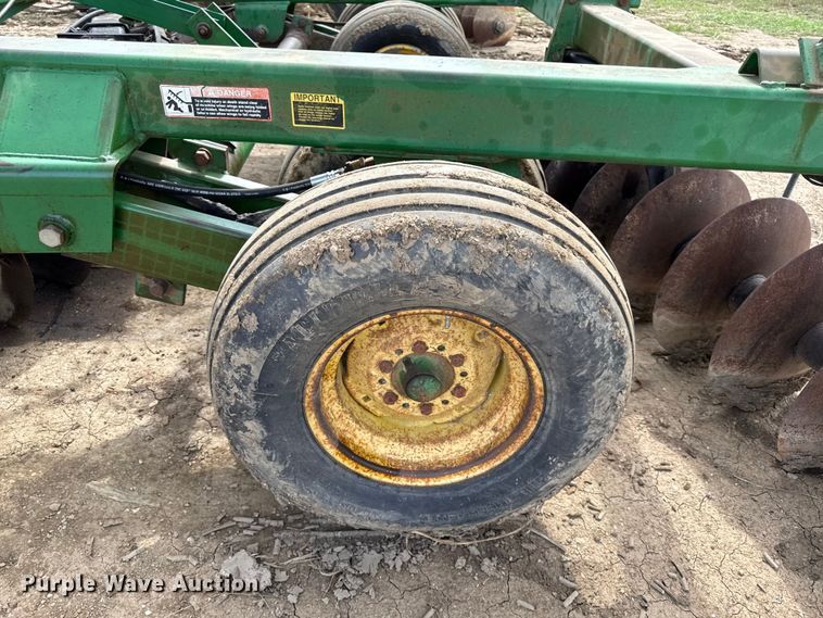 image for item DY8253 John Deere 630 tandem disk