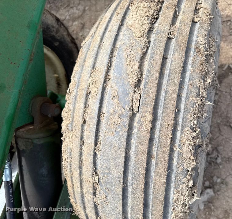 image for item DY8253 John Deere 630 tandem disk