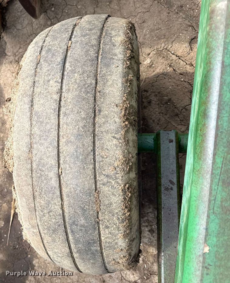 image for item DY8253 John Deere 630 tandem disk